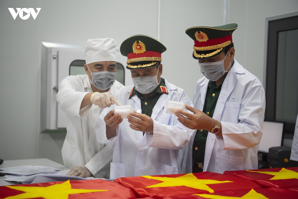 hanh trinh dua hon 15.000 mau hai cot liet si tu can tho ve ha noi hinh anh 19