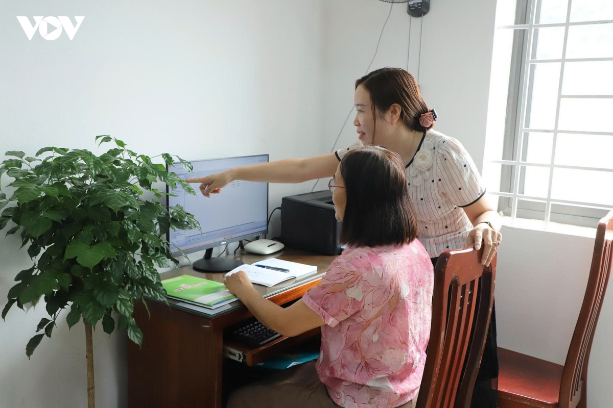 truong tieu hoc yen Dong lam chu cong nghe so Diem tua vung vang tu chi bo Dang hinh anh 3