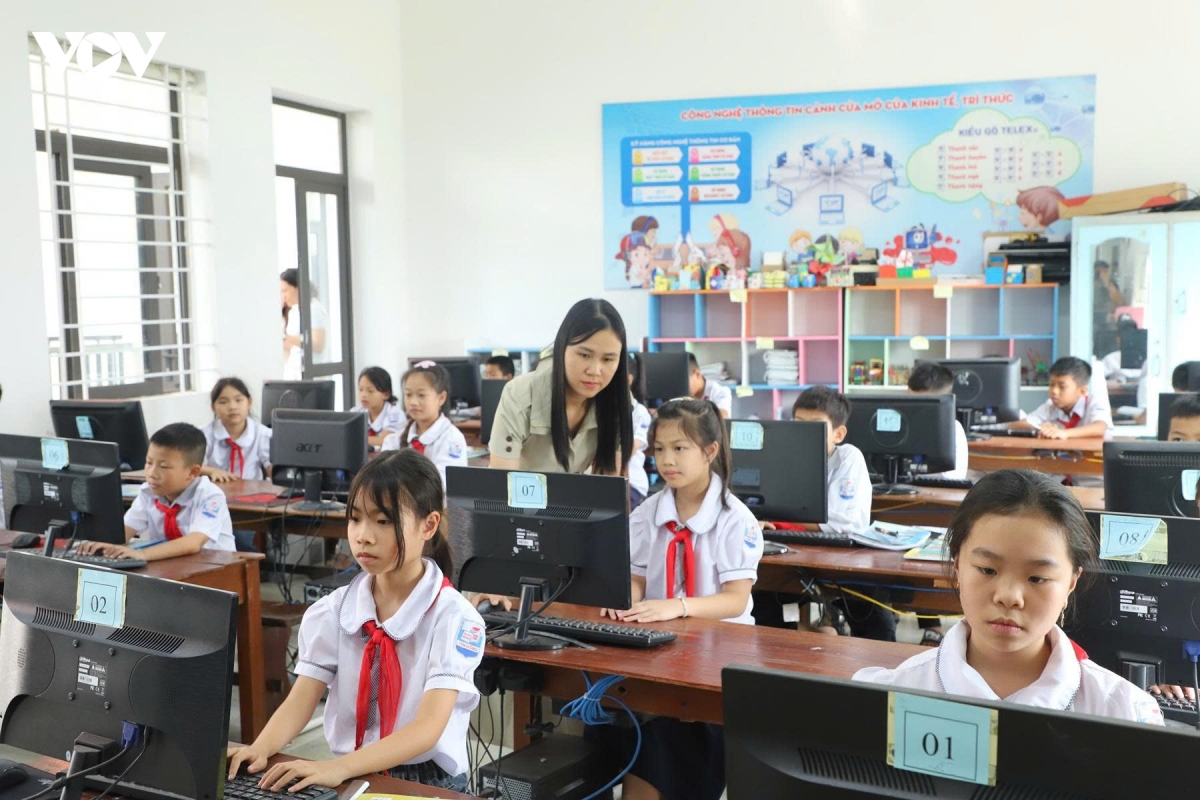 truong tieu hoc yen Dong lam chu cong nghe so Diem tua vung vang tu chi bo Dang hinh anh 5