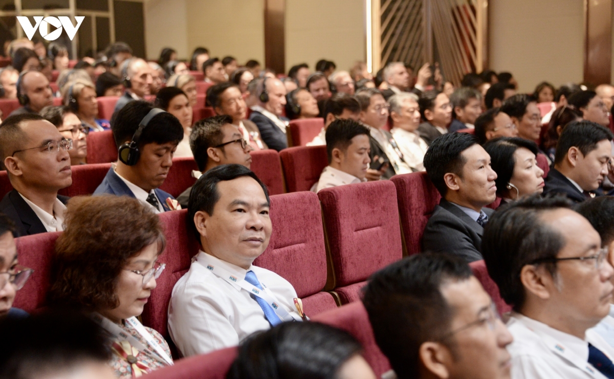 tong bi thu, chu tich nuoc du le ky niem 50 nam thanh lap Dai hoc kinh te tp.hcm hinh anh 4
