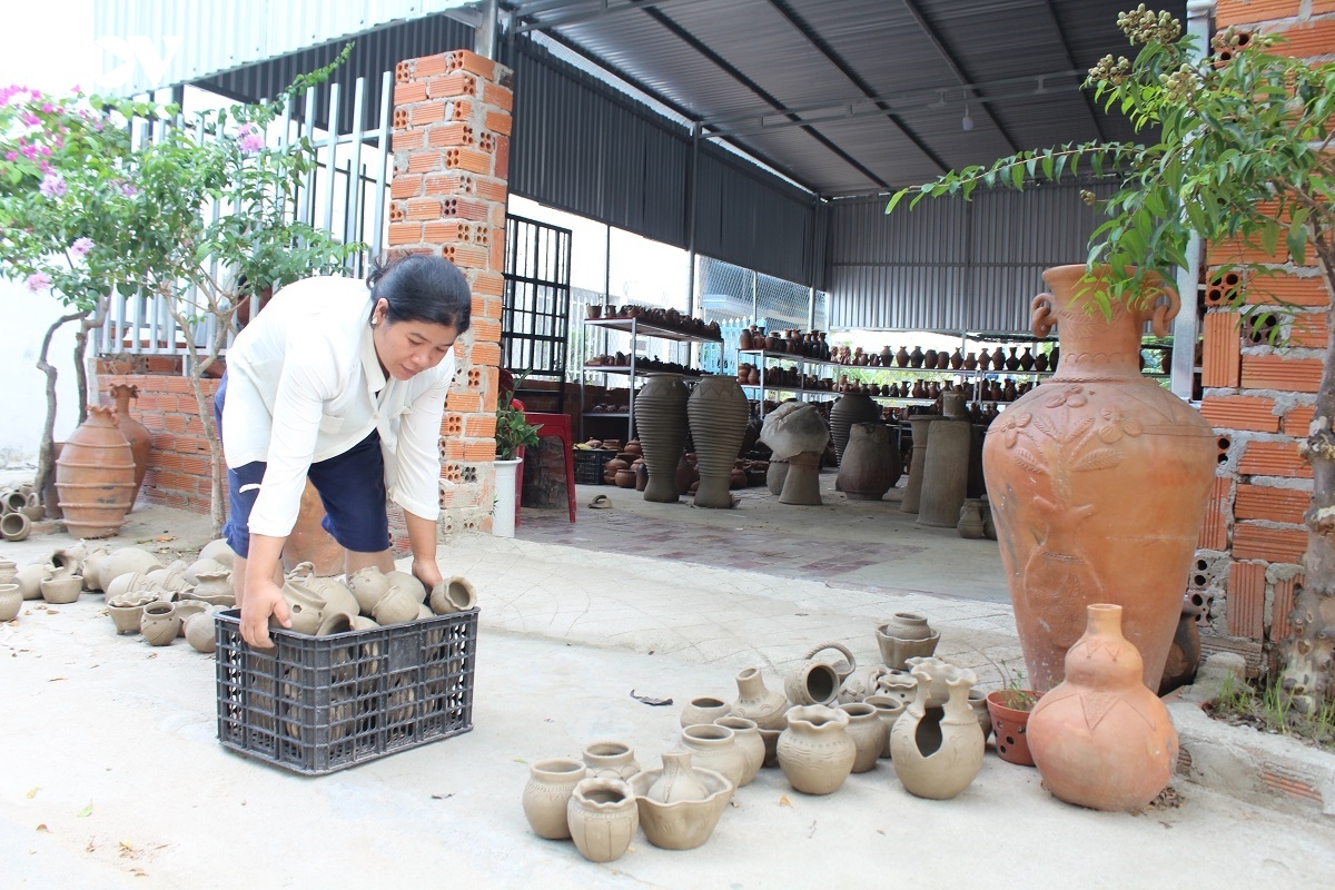 ve khanh hoa nghe chuyen gom cham bau truc hinh anh 2