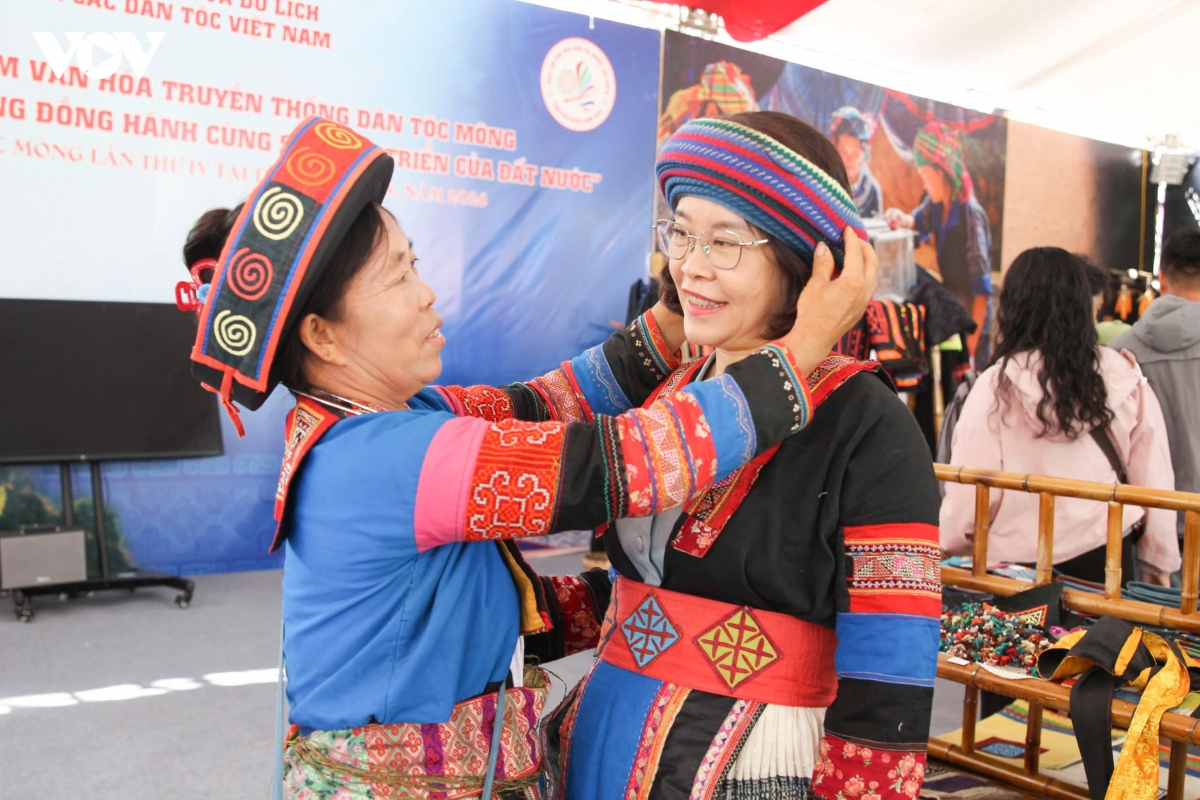 soi noi cac hoat dong ngay hoi van hoa dan toc mong lan thu 4 tai Dien bien hinh anh 3
