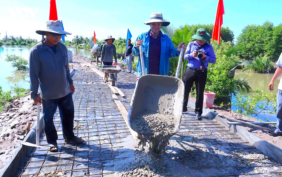 ca mau khoi dong chien dich 14.000 ty dong, nang chat giao thong nong thon hinh anh 2