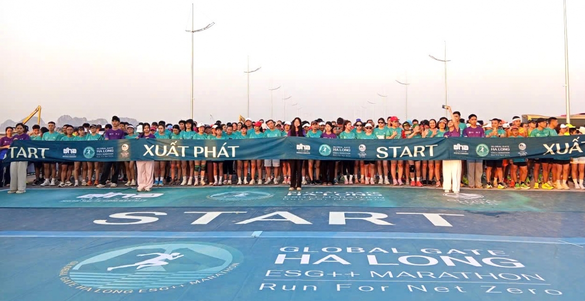 15.000 van dong vien chay giua ky quan ha long hinh anh 1