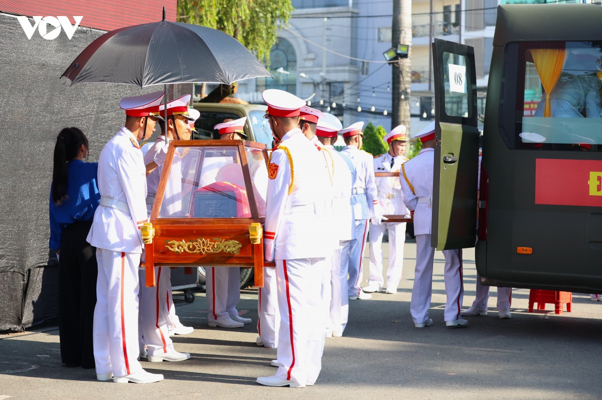 tong duyet le truy dieu, an tang 731 hai cot liet si tai cong vien le thi rieng hinh anh 10