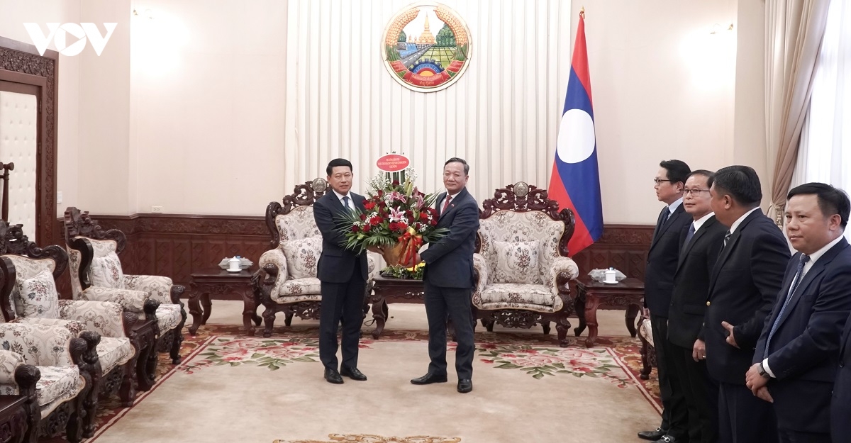 Dai su viet nam tai lao chuc mung thu tuong moi cua lao hinh anh 1