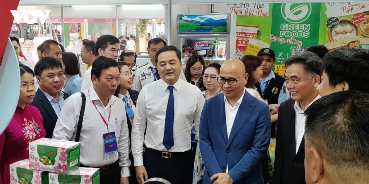 15 nam ket noi cung - cau, hon 3.000 san pham tham gia chuoi cung ung xanh hinh anh 1