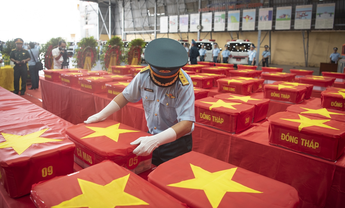 hanh trinh dua hon 15.000 mau hai cot liet si tu can tho ve ha noi hinh anh 7