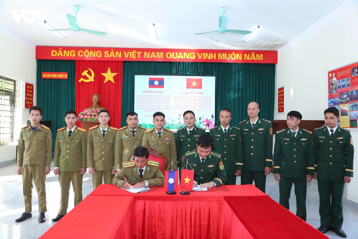 Ký kết nghĩa giữa các trạm 2 bên biên giới Việt Nam và Lào