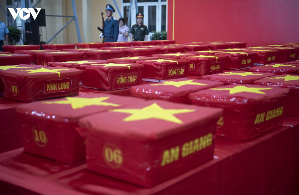 hanh trinh dua hon 15.000 mau hai cot liet si tu can tho ve ha noi hinh anh 8