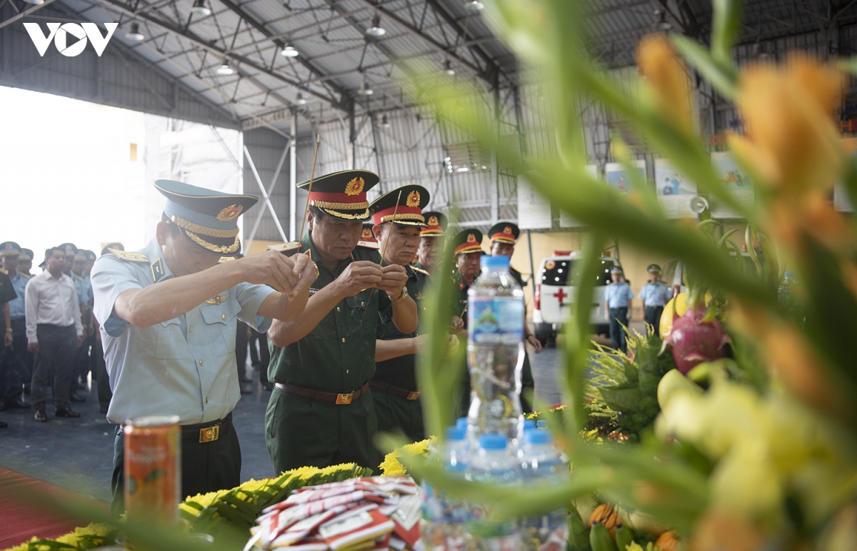 hanh trinh dua hon 15.000 mau hai cot liet si tu can tho ve ha noi hinh anh 10