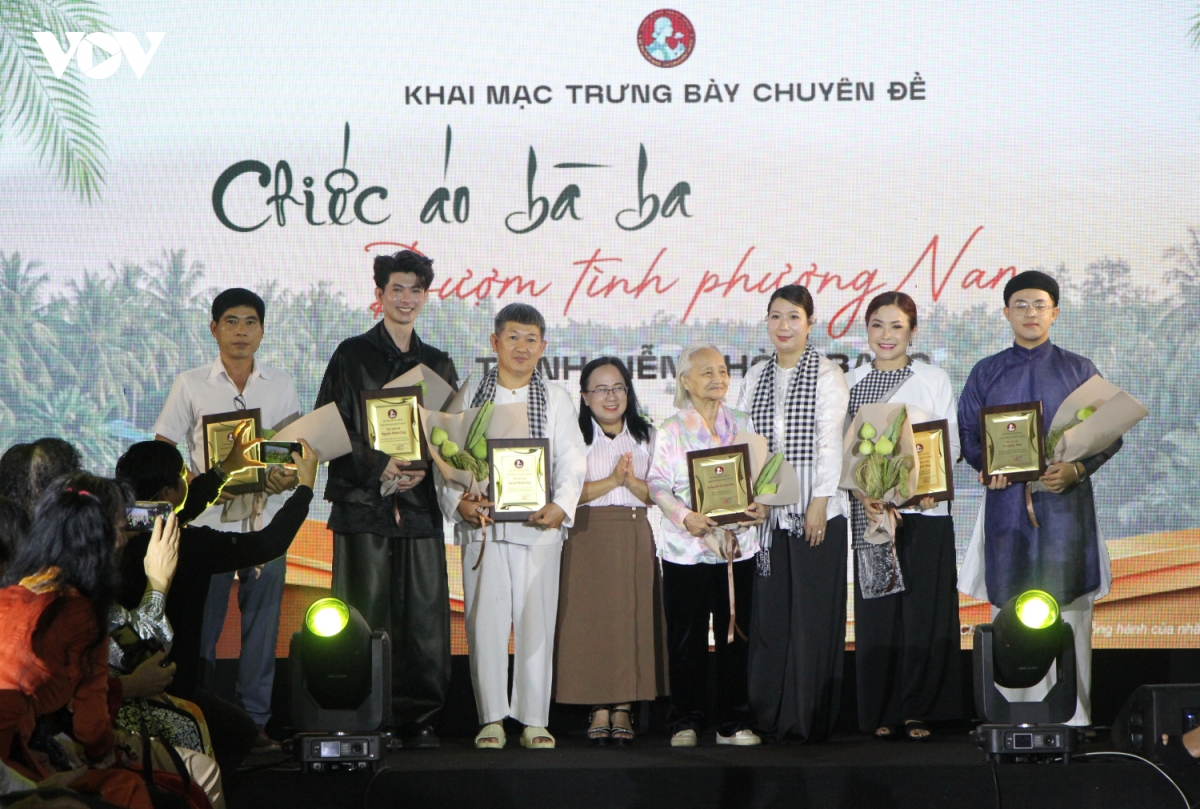 Ao ba ba tu ky uc phuong nam den nhung sang tao moi hinh anh 1