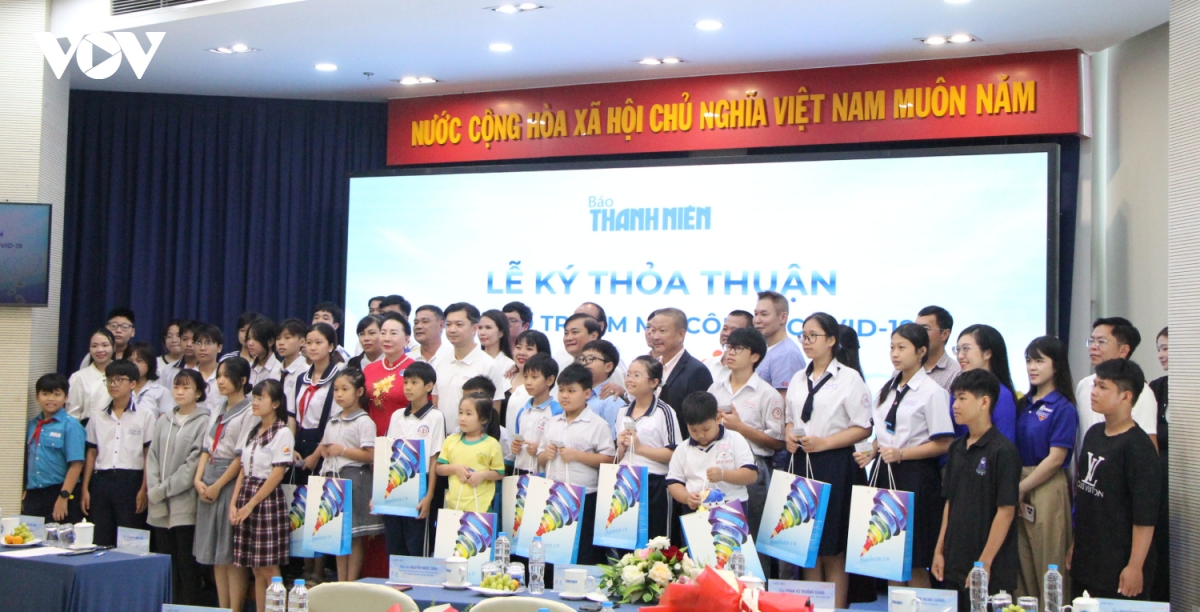 cung con di tiep cuoc doi gan 2,1 ty dong bao tro 18 tre mo coi hinh anh 3