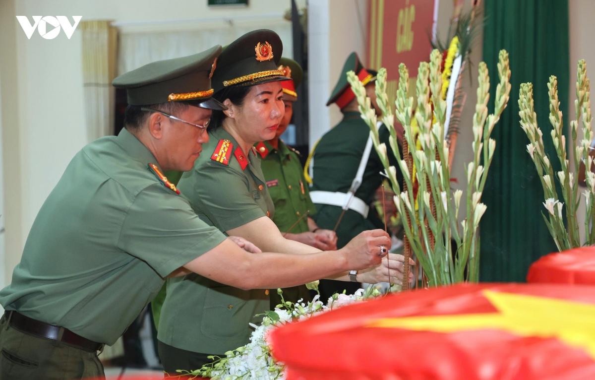 Dua hon 2.200 mau hai cot liet si tu quang ngai ra ha noi xet nghiem adn hinh anh 4