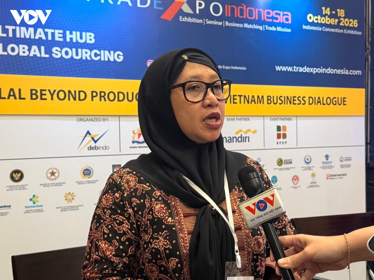 ba-heni-rusmiyati-giam-doc-tieu-chuan-hoa-halal-cua-co-quan-dam-bao-san-pham-halal-bpjph-indonesia.jpeg
