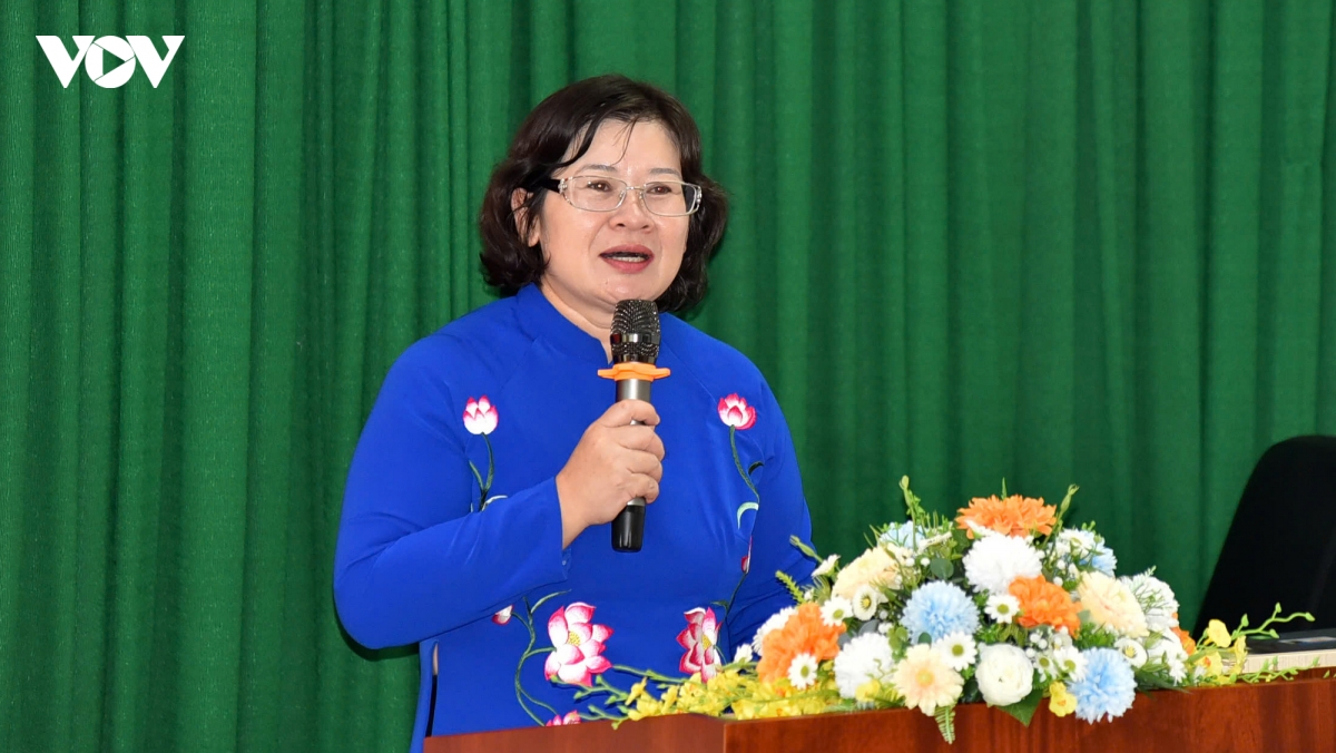 ba nguyen thi nhat hang lam giam doc hoc vien can bo tp.hcm hinh anh 2