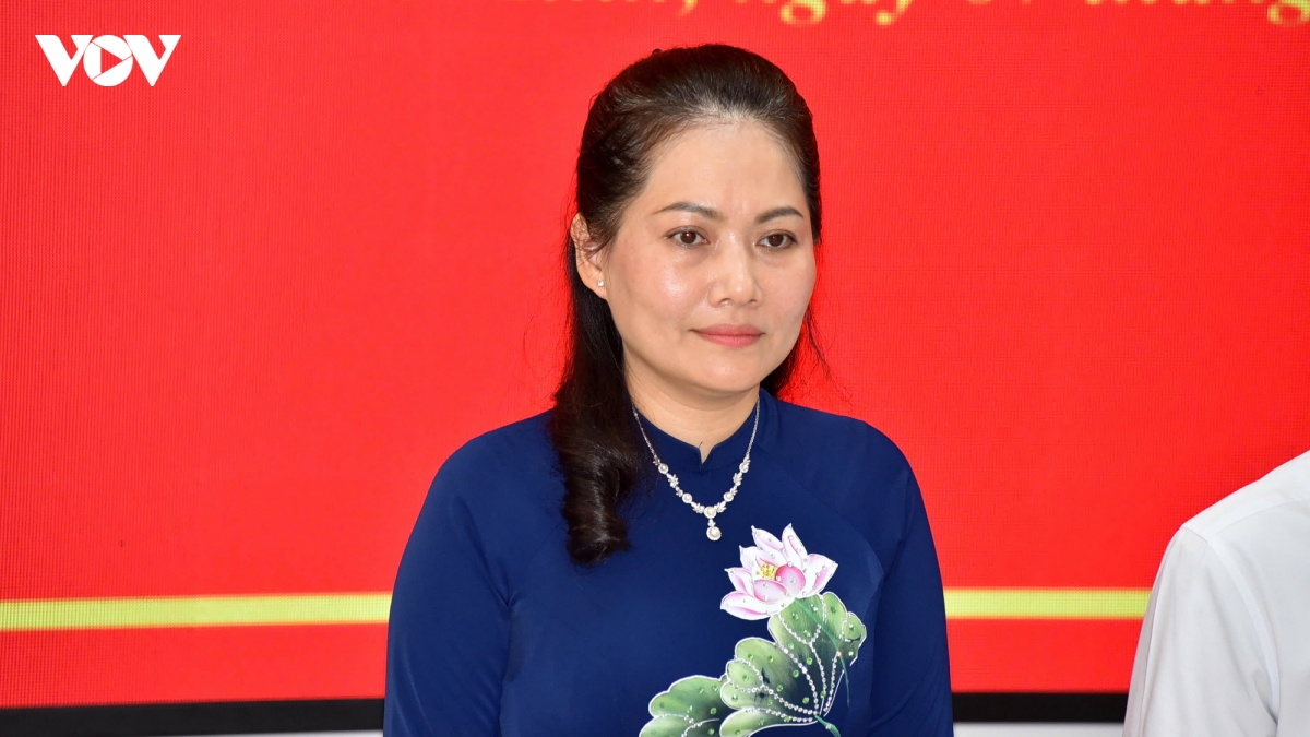 ba nguyen thi nhat hang lam giam doc hoc vien can bo tp.hcm hinh anh 3