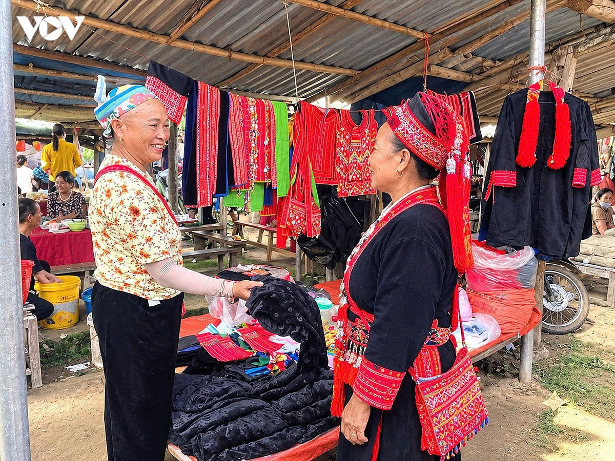 thai nguyen tu cho phien thay nguoi dao giu net trang phuc co truyen hinh anh 3