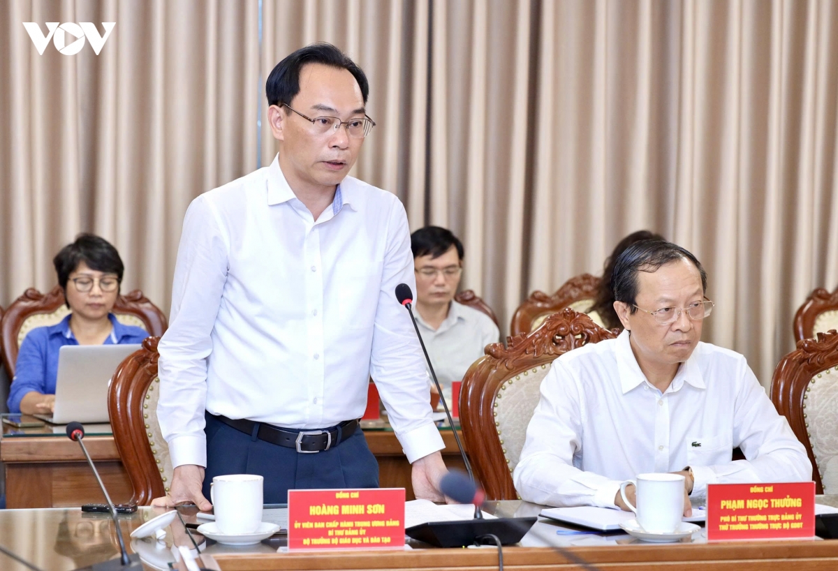ban bi thu cong bo quyet dinh giam sat toan dien giao duc pho thong hinh anh 2