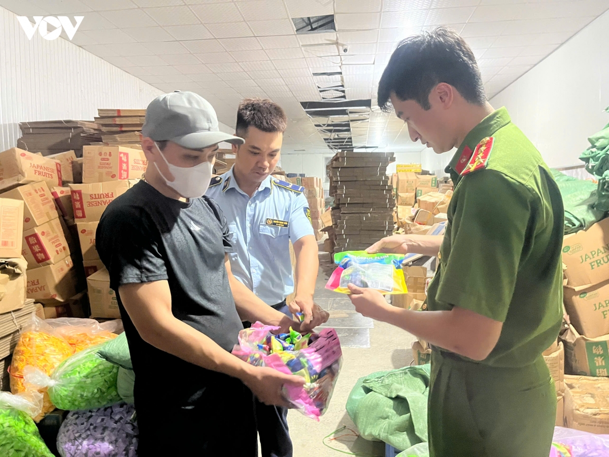Khởi tố bị can sản xuất, buôn bán hàng giả là thực phẩm, giả mạo nguồn gốc xuất xứ