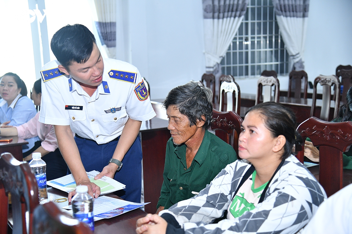 an giang siet quan ly tau ca, quyet liet chong khai thac iuu hinh anh 1