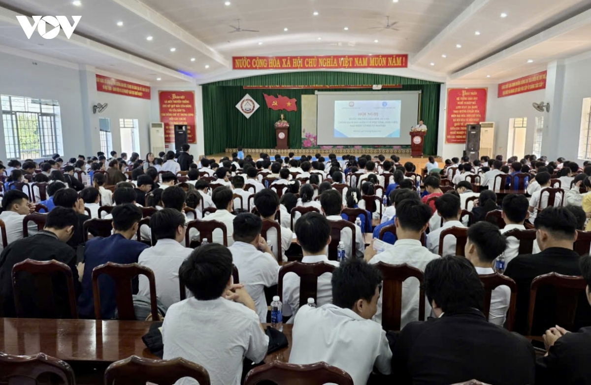hang nghin sinh vien o Dak lak duoc pho cap so lien quan bao hiem hinh anh 2