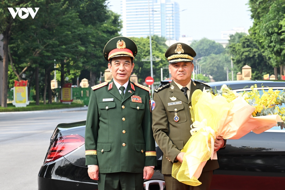 Dai tuong phan van giang chu tri don pho thu tuong, bo truong quoc phong campuchia hinh anh 1