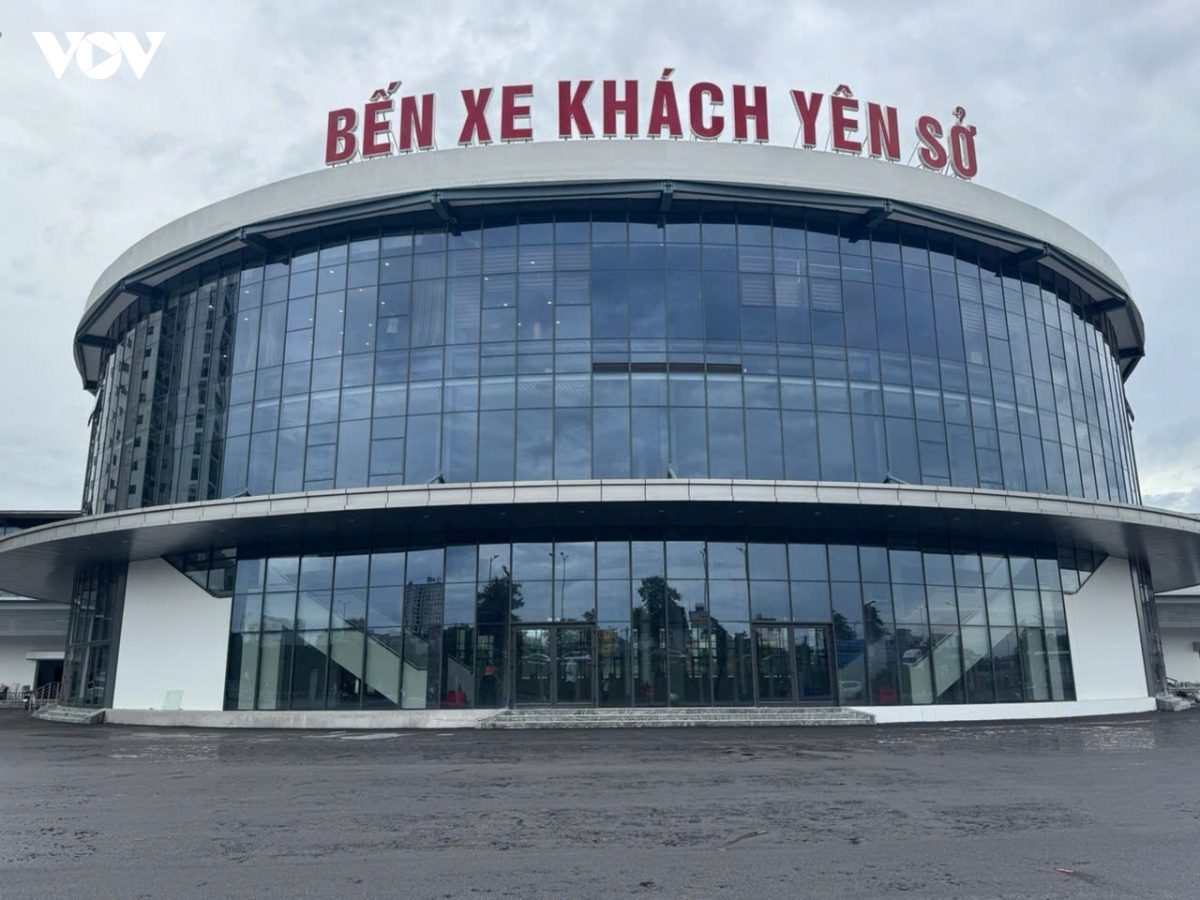 ha noi tam dung nhan tuyen xe khach moi tai giap bat, nuoc ngam hinh anh 1