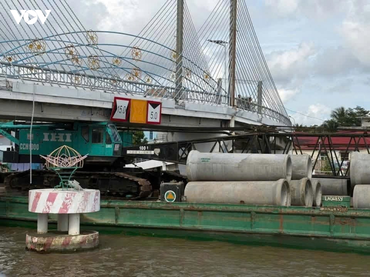 ca mau dua ra 3 phuong an khac phuc cau bi sa lan dam lech hinh anh 1
