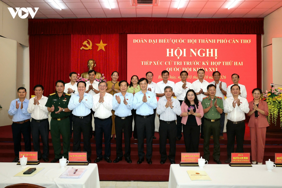 Doan dai bieu quoc hoi thanh pho can tho tiep xuc cu tri truoc ky hop thu hai hinh anh 5