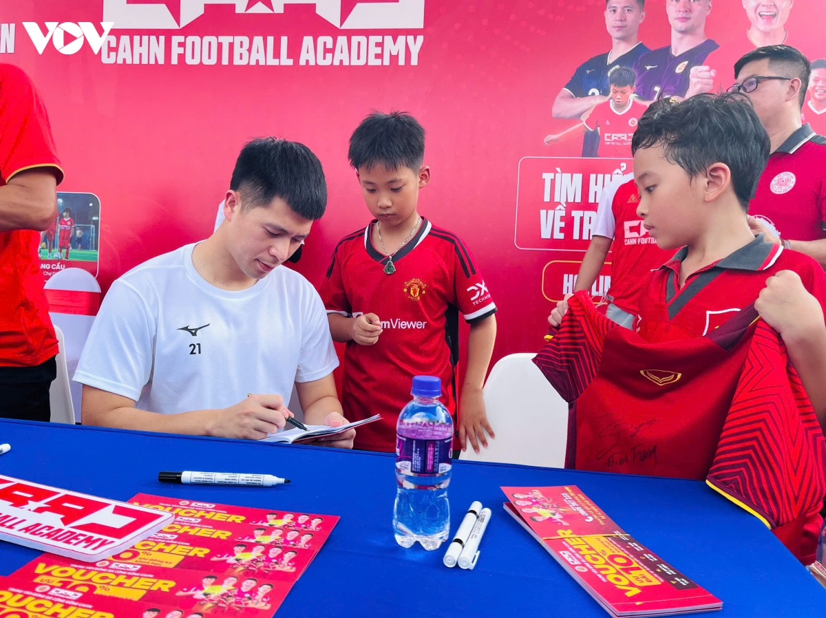 quang hai va nguyen filip du ngay hoi dac biet cua clb cahn hinh anh 13