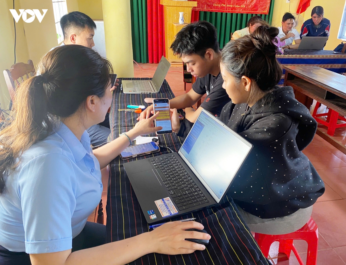 thieu can bo va loi giai cho ap luc cong viec o cap xa, phuong o Dak lak hinh anh 2