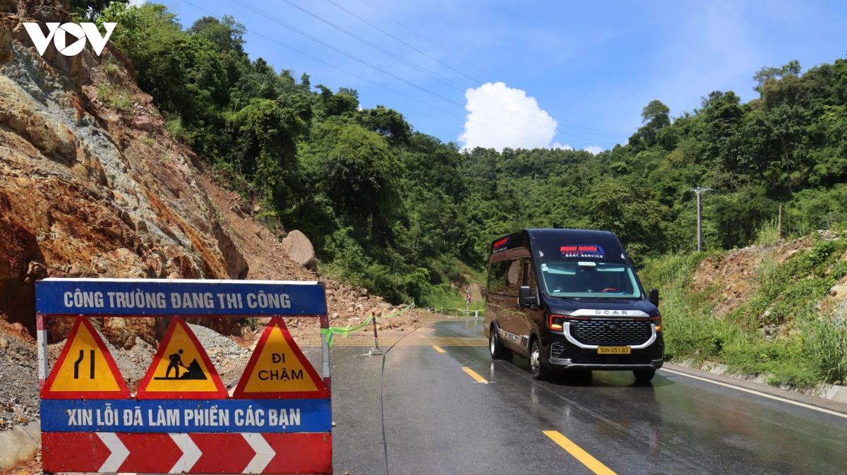 can canh quoc lo 28b qua deo Dai ninh nut toac, sut lun hinh anh 11