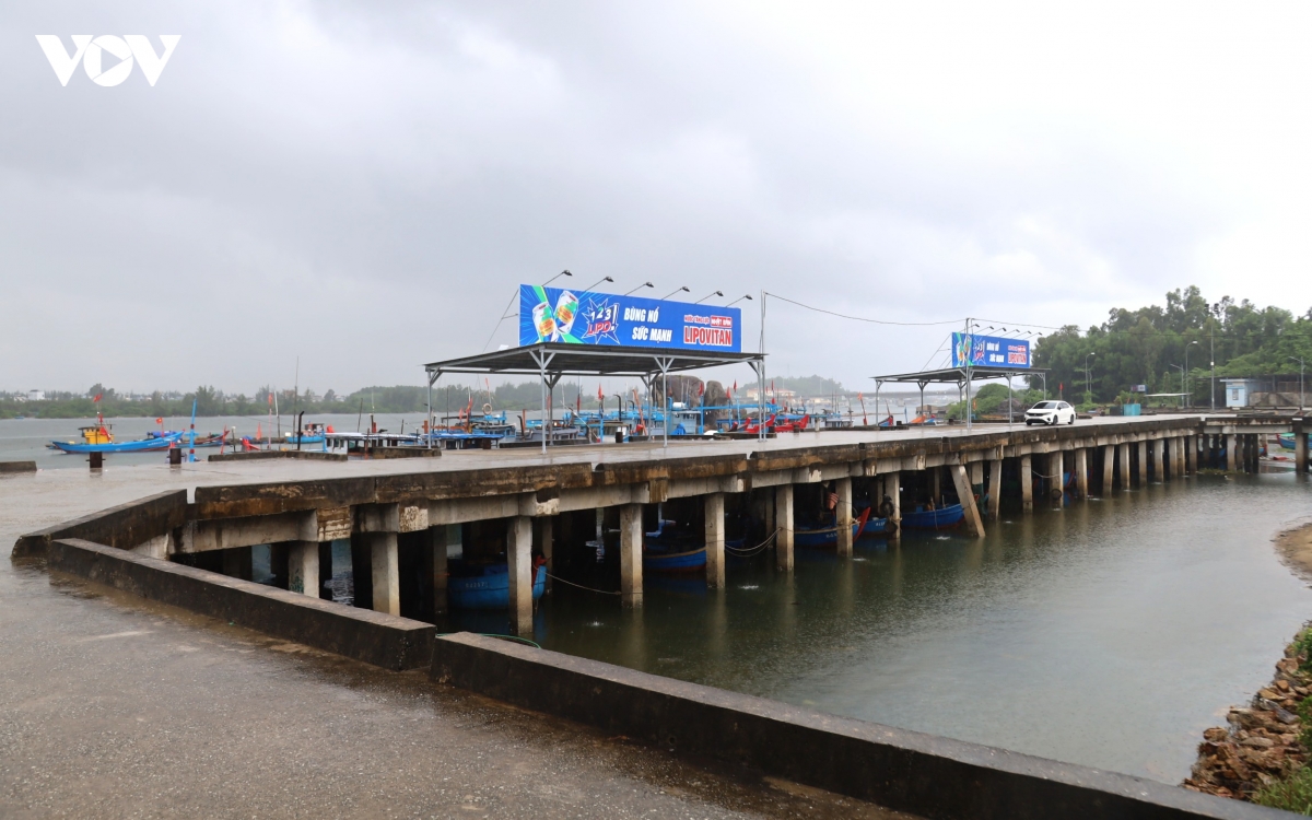 quang ngai cang ca hoan tat thu tuc mo, tau van kho cap ben hinh anh 4