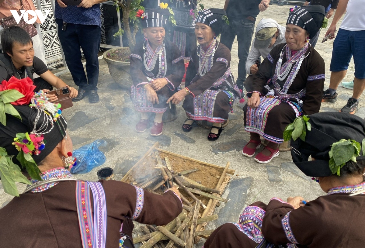 gin giu hon van hoa dan toc lu o lai chau hinh anh 1