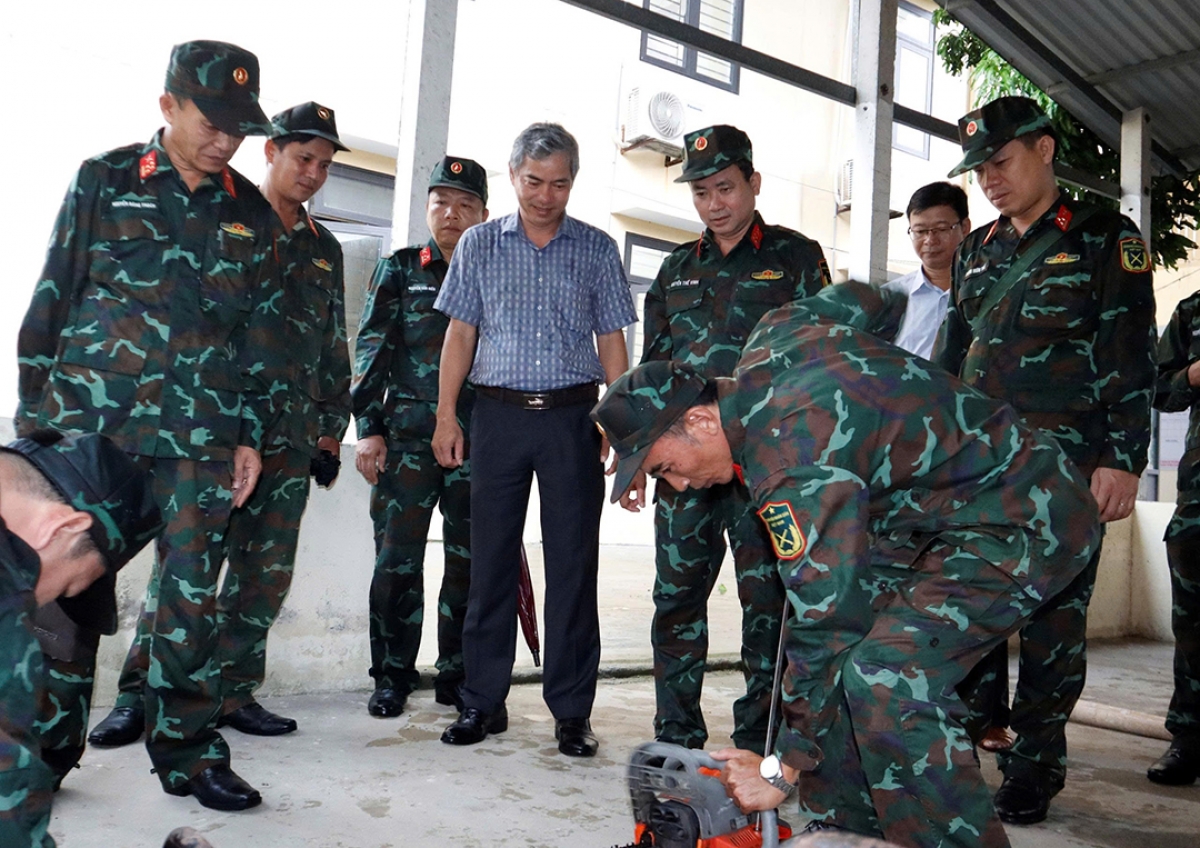Da nang bo tri luc luong, phuong tien ung truc tai diem xung yeu ung pho mua lu hinh anh 2