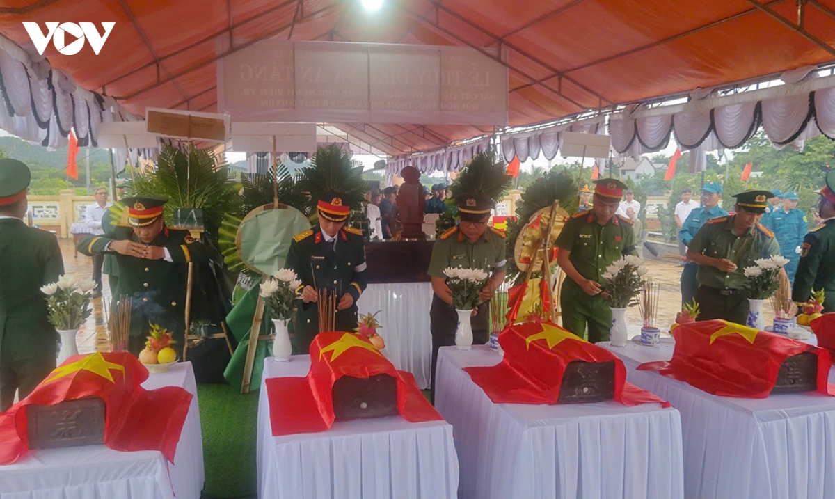 Da nang truy dieu, an tang 5 hai cot liet si hinh anh 5