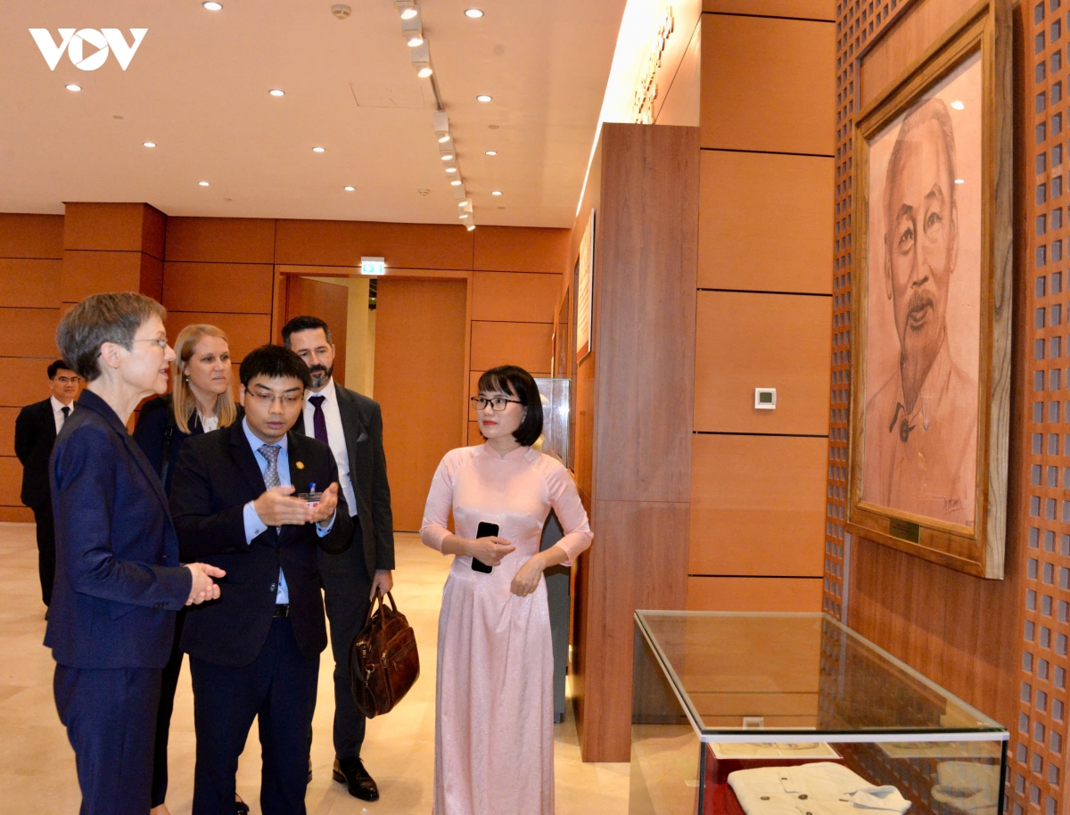 chu tich quoc hoi tran thanh man hoi kien thu tuong liechtenstein brigitte haas hinh anh 12