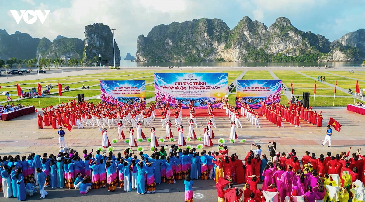 1.200 ta ao dai hoa nhip dan vu ben bo di san ha long hinh anh 1