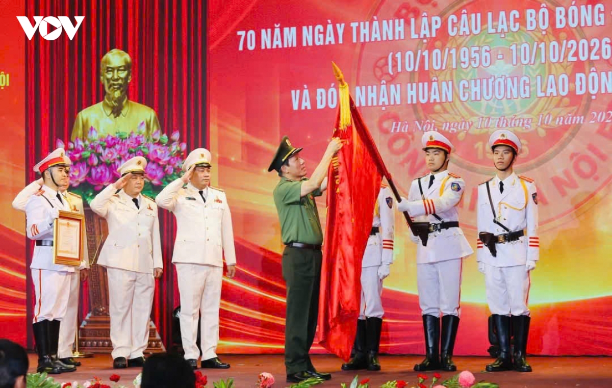 tong bi thu, chu tich nuoc giu lua khat vong, dua bong da cong an ha noi vuon xa hinh anh 4