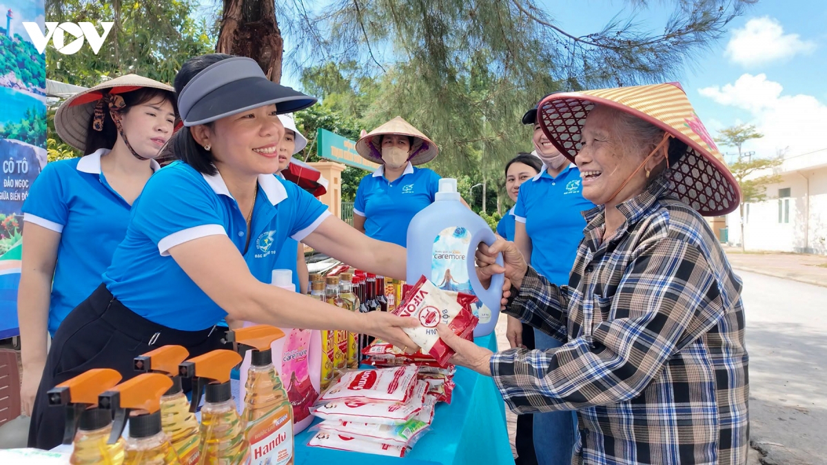 Giữ sạch biển Cô Tô (Quảng Ninh): Từ gian bếp tới khoang tàu