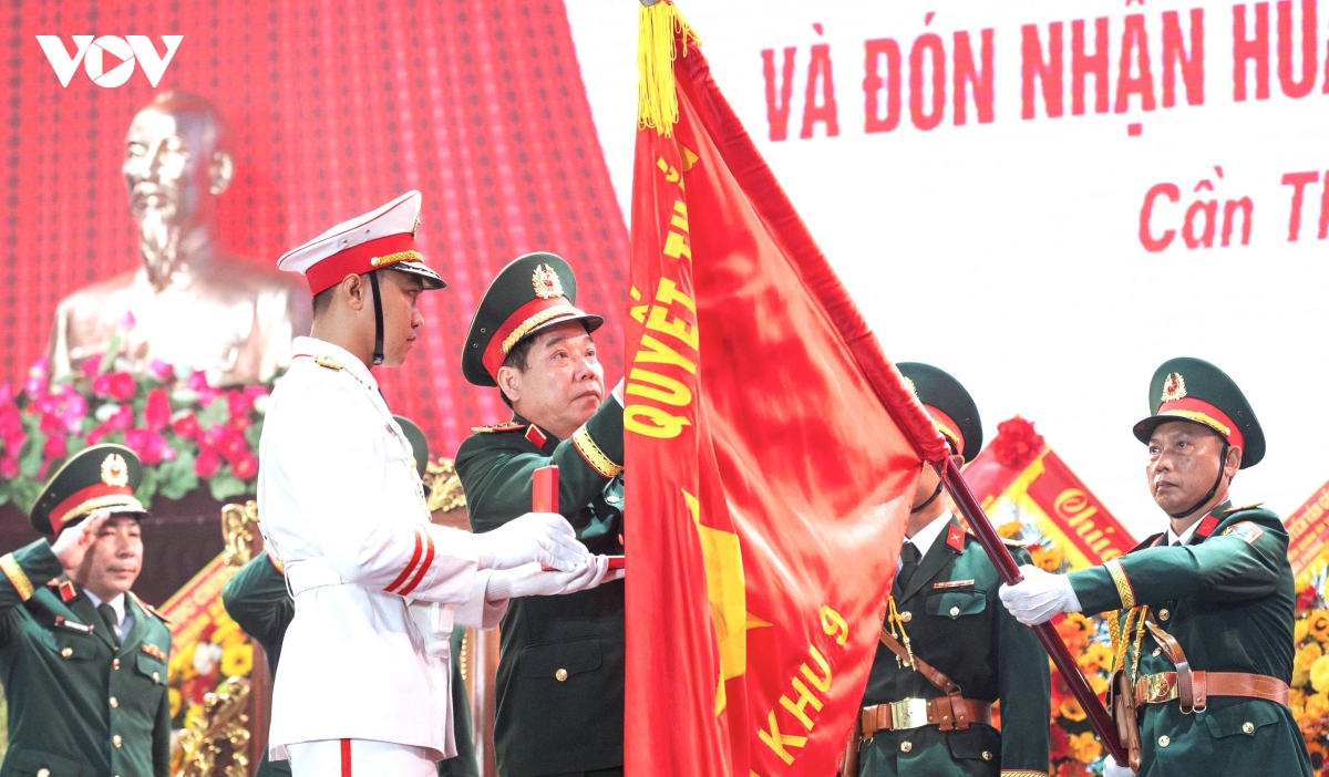 cuc chinh tri quan khu 9 don nhan huan chuong bao ve to quoc hang nhat hinh anh 2