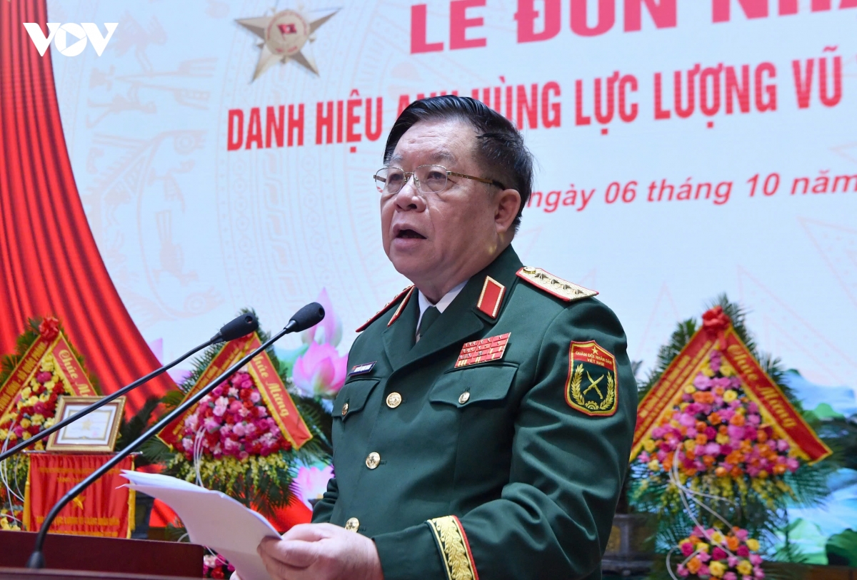 cuc-tuyen-huan-nhan-danh-hieu-anh-hung-luc-luong-vu-trang-2_1.jpg