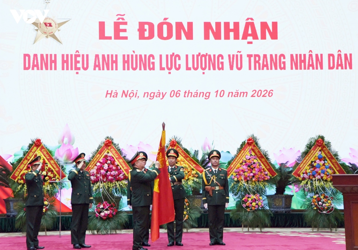 cuc tuyen huan don nhan danh hieu anh hung luc luong vu trang nhan dan hinh anh 2