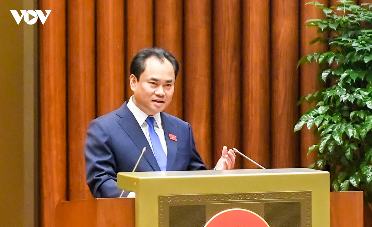 Bộ trưởng Bộ Nông nghiệp và Môi trường Trịnh Việt Hùng giải trình trước Quốc hội sáng 29/10/2026
