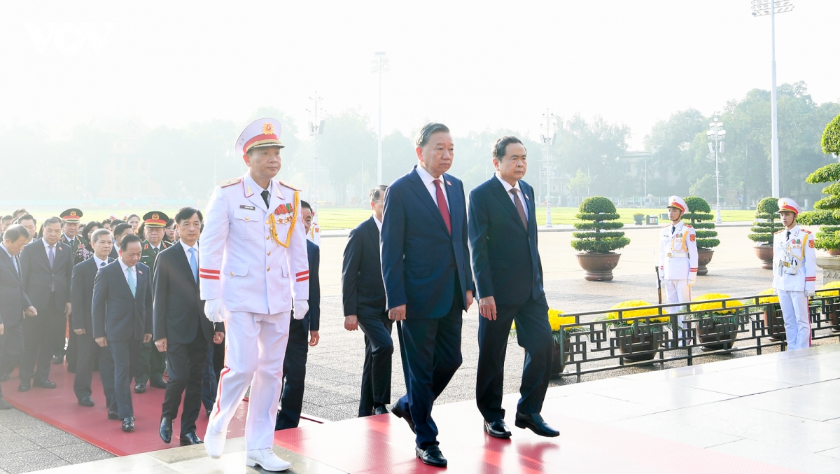 lanh dao Dang, nha nuoc va cac dai bieu quoc hoi vao lang vieng chu tich ho chi minh hinh anh 5