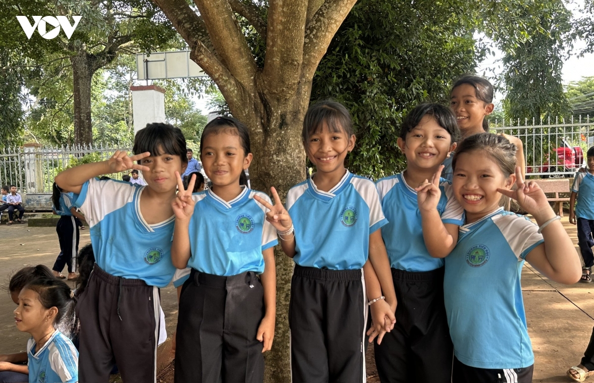 Dak lak doi moi quan tri truong hoc sau sap xep hinh anh 1