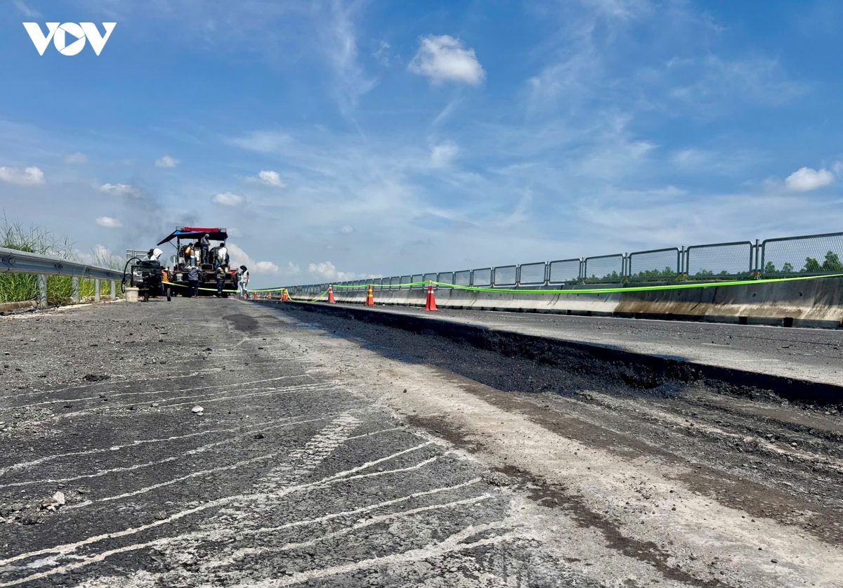 Bắt đầu khắc phục vết nứt trên cao tốc Biên Hoà – Vũng Tàu