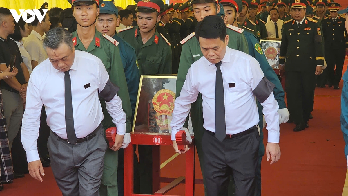 le vieng, truy dieu va an tang 56 hai cot liet si va dong bao tu nan tai ma chia hinh anh 3