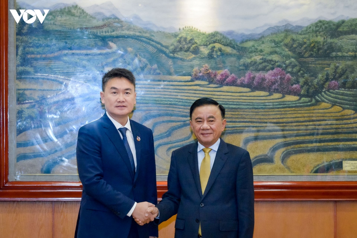 khoi day tinh than trach nhiem va khat vong cong hien cua tuoi tre viet - lao hinh anh 2